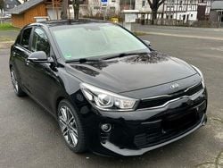 Schwarz Gebraucht 2017 Kia Rio Platinum Edition Limousine | 10.990 € (Guter Preis)