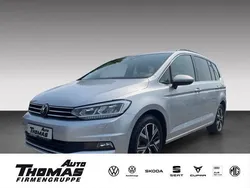 Silber Gebraucht 2023 VW Touran Highline Van / Kleinbus | 36.880 € (Fairer Preis)