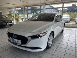 Weiß Gebraucht 2022 Mazda 3 Limousine | 18.999 € (Guter Preis)