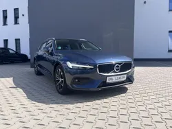 Blau Gebraucht 2018 Volvo V60 Momentum Kombi | 18.980 € (Fairer Preis)