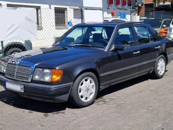 Schwarz Gebraucht 1988 Mercedes E250 Limousine | 18.450 €
