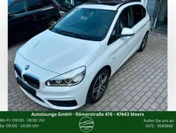 Weiß Gebraucht 2016 BMW 220 Sport Line Van / Kleinbus | 13.990 € (Fairer Preis)