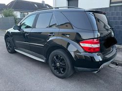 Schwarz Gebraucht 2007 Mercedes ML320 SUV | 9.000 €