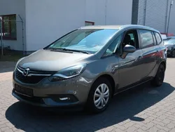 Grau Gebraucht 2017 Opel Zafira Business Van / Kleinbus | 7.900 € (Fairer Preis)