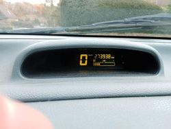 Grün Gebraucht 2005 Renault Twingo Kleinwagen | 200 €