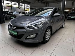 Grau Gebraucht 2014 Hyundai i30 Classic Limousine | 8.390 € (Fairer Preis)