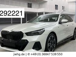 Mineralweiss (metallic) Gebraucht 2024 BMW 520 M Sport Limousine | 52.950 € (Guter Preis)