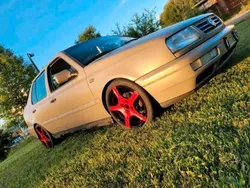 Grau Gebraucht 1995 VW Vento Limousine | 3.250 €