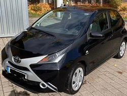 Schwarz Gebraucht 2016 Toyota Aygo X-clusiv Kleinwagen | 7.990 € (Fairer Preis)