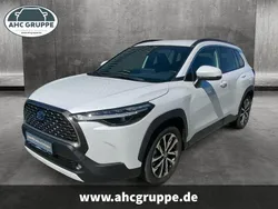 Weiss Gebraucht 2023 Toyota Corolla Cross Connect Style SUV | 32.990 € (Fairer Preis)
