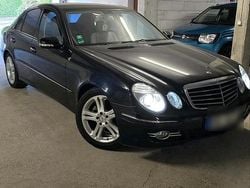 Andere farben Gebraucht 2007 Mercedes E200 Avantgarde Limousine | 9.000 € (Etwas zu teuer)