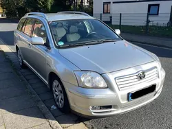 Grau Gebraucht 2009 Toyota Avensis Kombi | 2.900 € (Superpreis)