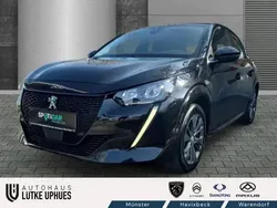 Schwarz Gebraucht 2021 Peugeot e-208 Active Kleinwagen | 14.990 € (Fairer Preis)