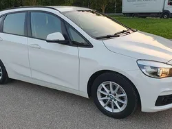Weiß Gebraucht 2015 BMW 218 Active Tourer Basis Van / Kleinbus | 10.950 € (Fairer Preis)