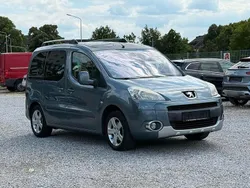 Grau Gebraucht 2011 Peugeot Partner Tepee Van / Kleinbus | 2.990 € (Fairer Preis)