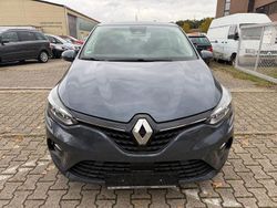 Grau Gebraucht 2020 Renault Clio V Experience Limousine | 9.999 € (Guter Preis)