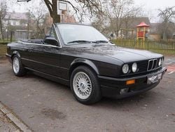 Schwarz Gebraucht 1992 BMW 320 Cabriolet Sport Line Cabrio | 19.500 €