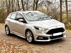 Silber Gebraucht 2017 Ford Focus ST Limousine | 16.499 € (Etwas zu teuer)