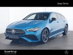 Blaulack hyperblau (metallic) Gebraucht 2024 Mercedes CLA200 Shooting Brake AMG Kombi | 35.720 € (Fairer Preis)