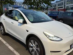 Weiß Gebraucht 2024 Tesla Model Y Long Range AWD SUV | 42.800 € (Fairer Preis)