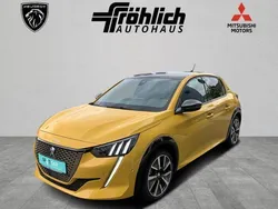 Faro gelb metallic (metallic) Gebraucht 2021 Peugeot e-208 GT Kleinwagen | 17.490 € (Fairer Preis)