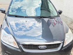 Grau Gebraucht 2010 Ford Focus Kombi | 2.000 € (Guter Preis)