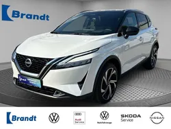 Pearl white/ black metallic (metallic) Gebraucht 2024 Nissan Qashqai Tekna SUV | 31.290 € (Fairer Preis)