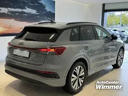Farbe: grau Gebraucht 2023 Audi Q4 e-tron Ambiente SUV | 35.900 € (Superpreis)