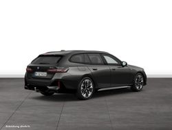 Grau Gebraucht 2025 BMW 540 Kombi | 66.637 € (Guter Preis)
