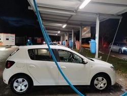 Weiß Gebraucht 2017 Dacia Sandero Kleinwagen | 5.300 €