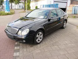 Schwarz Gebraucht 2004 Mercedes E220 Limousine | 1.999 € (Superpreis)