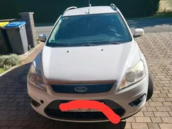 Weiß Gebraucht 2010 Ford Focus Kombi | 1.950 € (Fairer Preis)