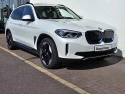 Mineralweiß metallic Gebraucht 2021 BMW iX3 Impressive SUV | 34.880 € (Fairer Preis)