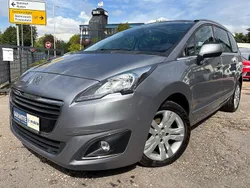 Grau Gebraucht 2016 Peugeot 5008 Allure Van / Kleinbus | 10.999 € (Teuer)