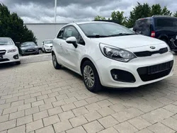 Weiß Gebraucht 2012 Kia Rio 2 Limousine | 4.000 € (Guter Preis)