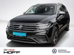 Deep black perleffekt Gebraucht 2024 VW Tiguan Allspace Life SUV | 41.975 € (Fairer Preis)
