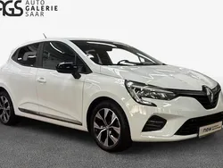 Weiss Gebraucht 2022 Renault Clio V Evolution Limousine | 14.499 € (Fairer Preis)