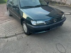Grün Gebraucht 1995 Peugeot 306 Kleinwagen | 450 €