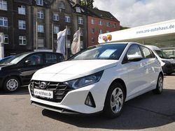 Polar white Gebraucht 2022 Hyundai i20 Select Limousine | 12.790 €