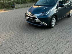 Grau Gebraucht 2016 Toyota Aygo Kleinwagen | 6.999 € (Guter Preis)