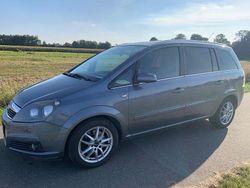 Grau Gebraucht 2007 Opel Zafira Cosmo Van / Kleinbus | 2.900 € (Etwas zu teuer)