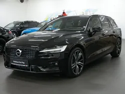 Onyx black / metallic Gebraucht 2019 Volvo V60 R-Design Kombi | 31.890 € (Teuer)