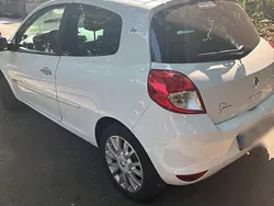 Weiß Gebraucht 2009 Renault Clio III Coupé | 3.250 €