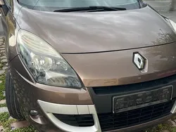 Braun Gebraucht 2009 Renault Mégane III Van / Kleinbus | 2.800 €