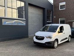 Weiß Gebraucht 2018 Opel Combo Van / Kleinbus | 5.950 € (Teuer)