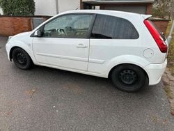 Weiß Gebraucht 2008 Ford Fiesta Kleinwagen | 399 € (Guter Preis)