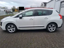 Weiß Gebraucht 2011 Peugeot 3008 Allure Limousine | 5.500 € (Fairer Preis)