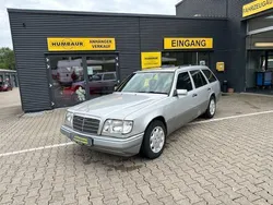 Silber Gebraucht 1994 Mercedes E220 Kombi | 7.990 €
