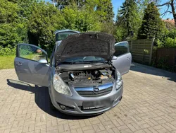 Grau Gebraucht 2009 Opel Corsa Kleinwagen | 2.600 € (Guter Preis)
