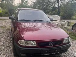 Rot Gebraucht 1997 Opel Astra Kleinwagen | 2.500 € (Teuer)